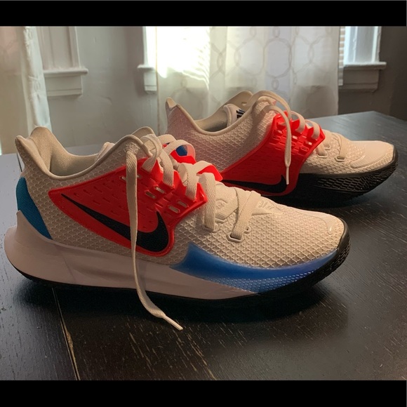 KYRIE IRVING BASKETBALL SHOES - Picture 2 of 4